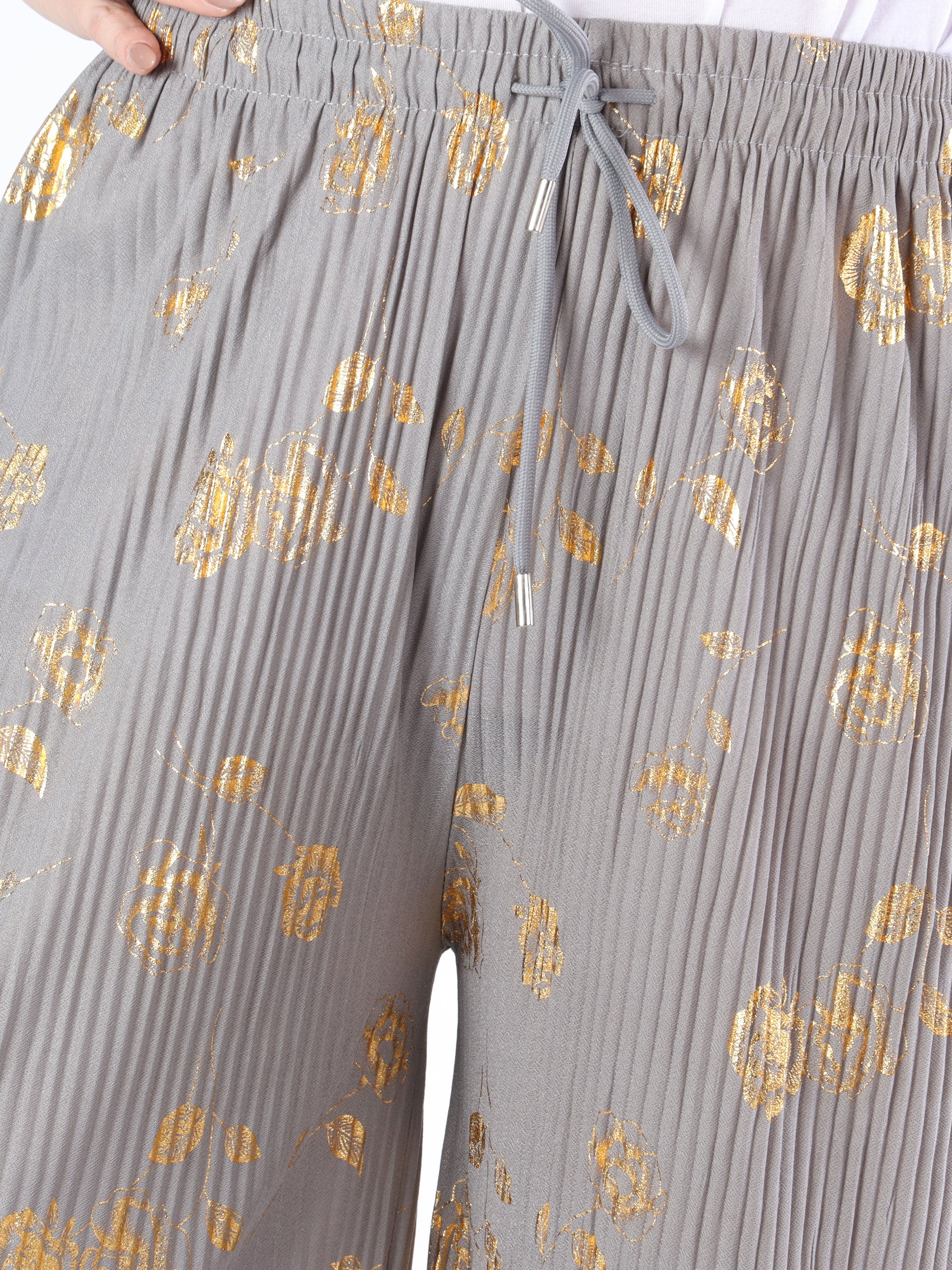 Alpha - Plisserade byxor med guldblommor